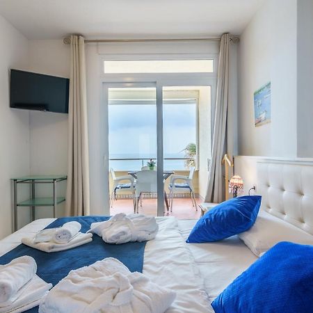 Fantastic Views , On The Beach Best Location In Торемолинос Екстериор снимка