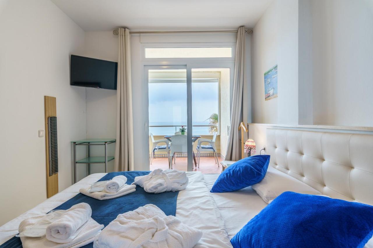 Fantastic Views , On The Beach Best Location In Торемолинос Екстериор снимка