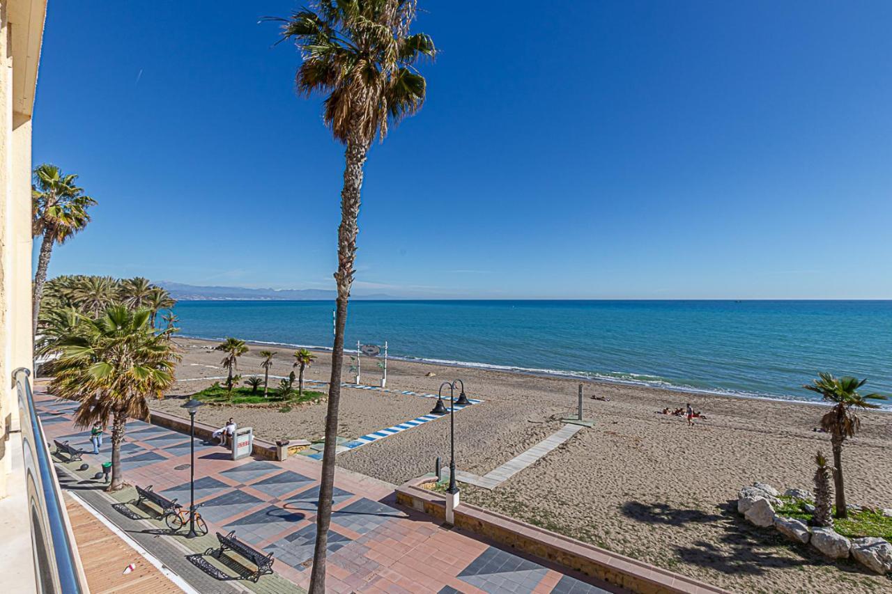 Fantastic Views , On The Beach Best Location In Торемолинос Екстериор снимка